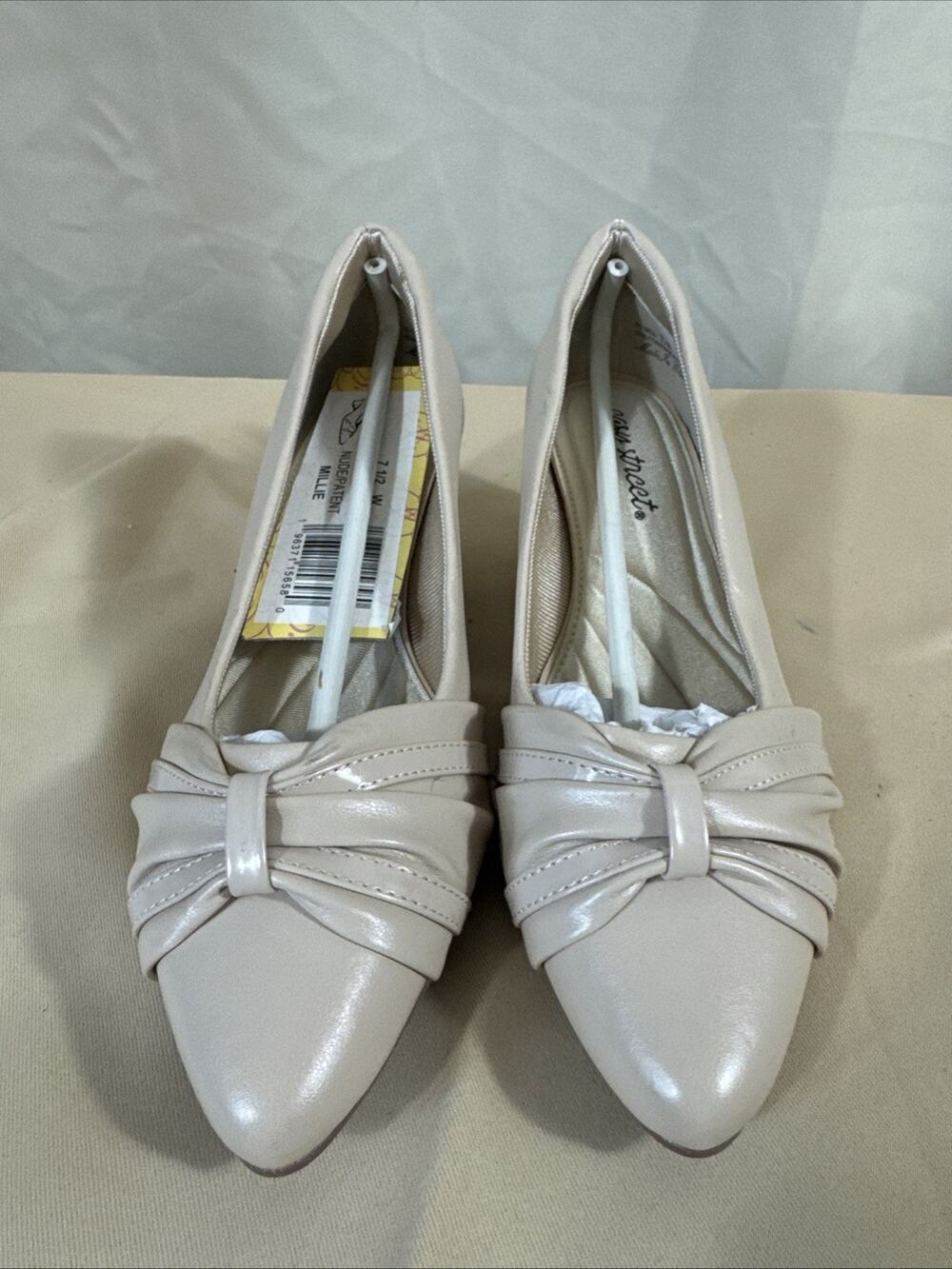 Easy Street Women’s 7.5 W Nude Patent Bow Pumps Low Block Heel Dress Shoes New